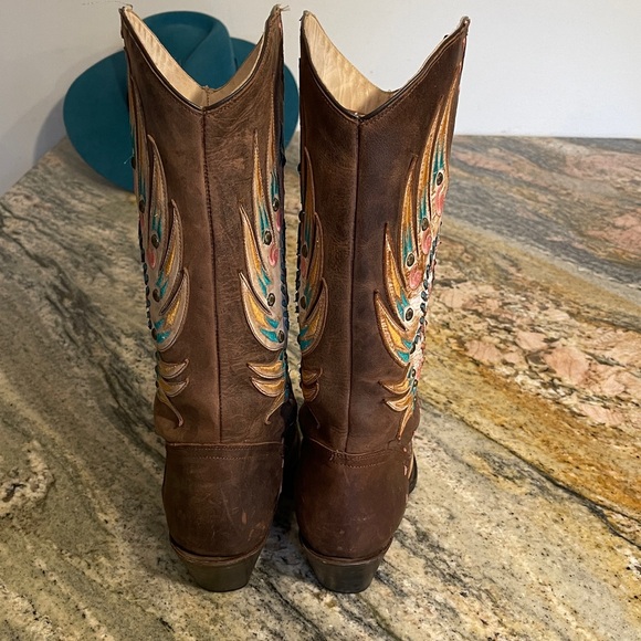 Corral Studded Western Leather Boots
Size 8 - Picture 5 of 8